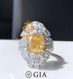 Nhẫn Kim Cương Vàng Thiên Nhiên  5.01 Carat Fancy Brownish Yellow 