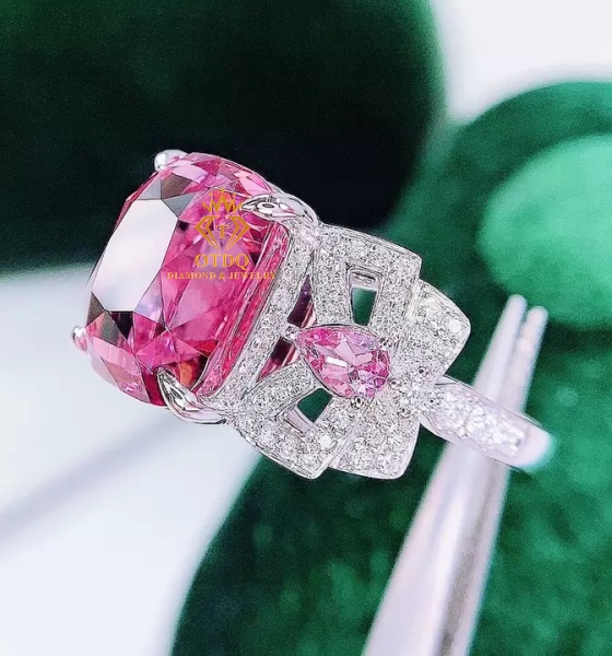 Nhẫn Đá Quý  Purplish Prink Tourmaline 8.29 Carat