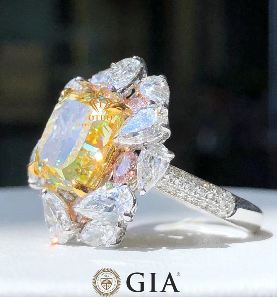 Nhẫn Nữ Kim Cương Vàng Tự Nhiên 7.01 Carat - GIA 