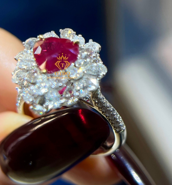 Nhẫn Ruby Myanmar Pigeon Blood 2.1 Carat