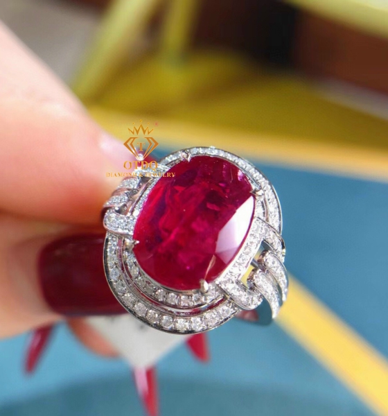 Nhẫn Ruby Pieon's Blood 2.02 Carat ( No heat ) 