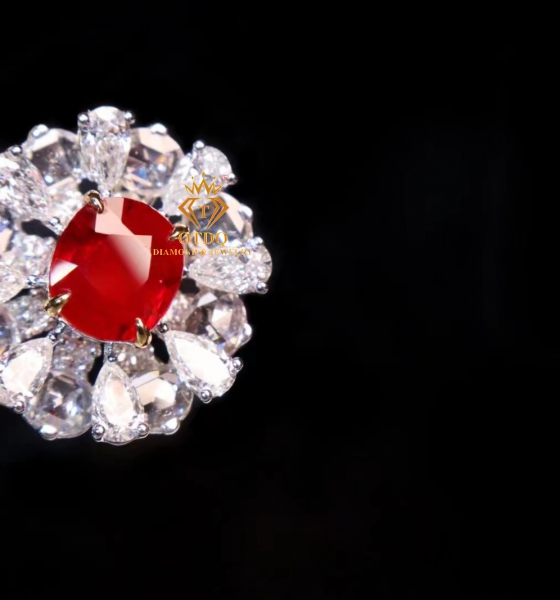 Nhẫn Ruby Pigeon' Blood  Mozambique 4.13 Carat - No heat 