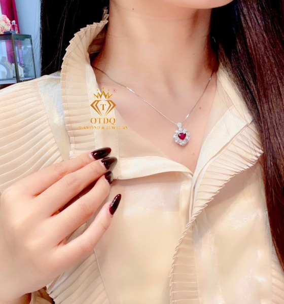 Nhẫn Ruby Myanmar Pigeon Blood 2.1 Carat