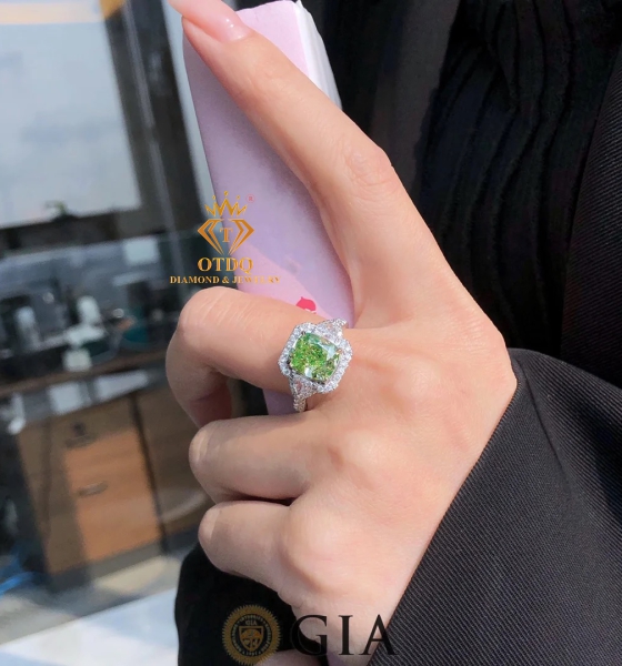 Nhẫn Nữ Kim Cương Xanh Green Thiên Nhiên - GIA 3.01 Carat 