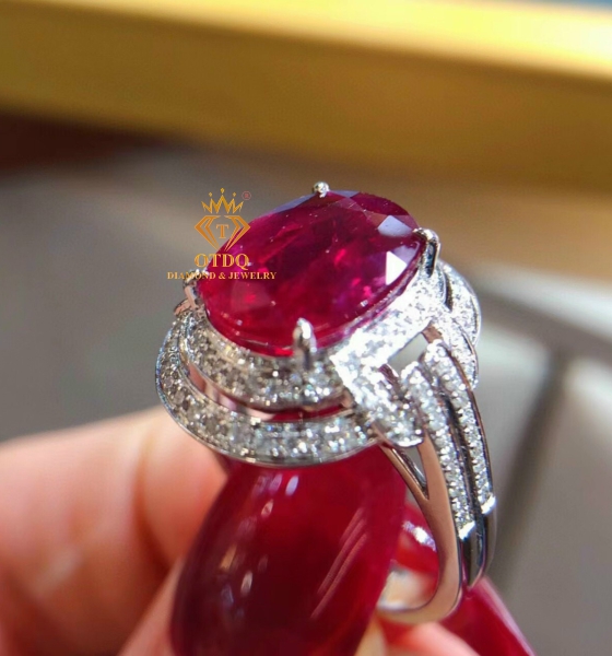 Nhẫn Ruby Pieon's Blood 2.02 Carat ( No heat ) 