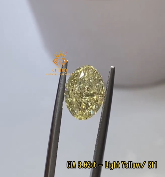 Kim Cương Vàng Thiên Nhiên - GIA 3.03 Carat Light Yellow 