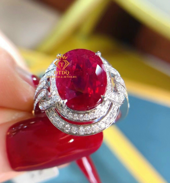 Nhẫn Ruby Pieon's Blood 2.02 Carat ( No heat ) 