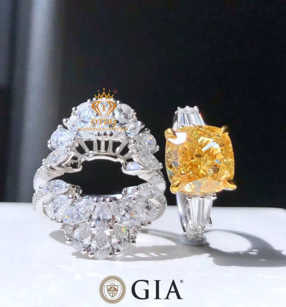 Nhẫn Kim Cương Vàng Thiên Nhiên  5.01 Carat Fancy Brownish Yellow 
