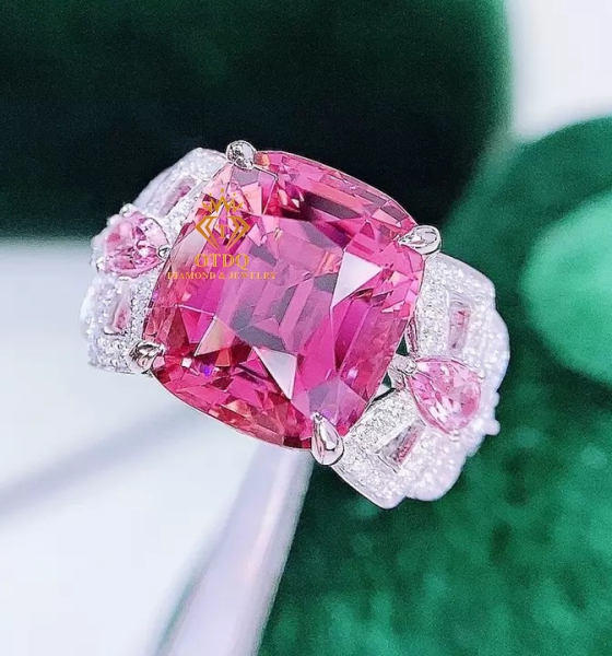Nhẫn Đá Quý  Purplish Prink Tourmaline 8.29 Carat