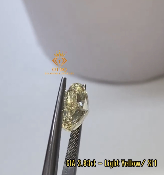 Kim Cương Vàng Thiên Nhiên - GIA 3.03 Carat Light Yellow 