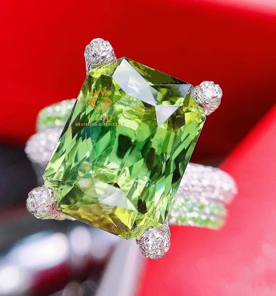 Nhẫn Green Tourmaline 11.32 Carat Luxury 