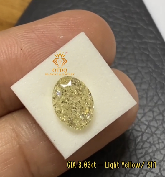 Kim Cương Vàng Thiên Nhiên - GIA 3.03 Carat Light Yellow 