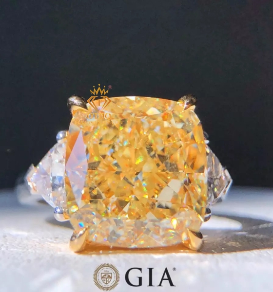 Nhẫn Kim Cương Vàng Thiên Nhiên 11.83 Carat Fancy Light Yellow/VVS1