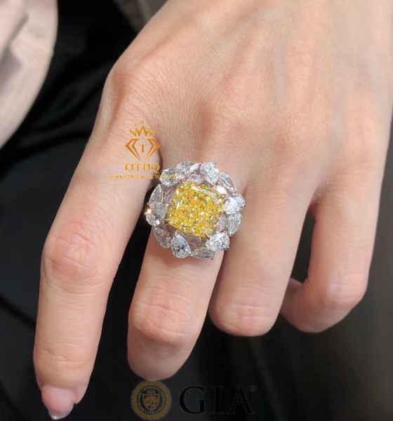 Nhẫn Nữ Kim Cương Vàng Tự Nhiên 7.01 Carat - GIA 