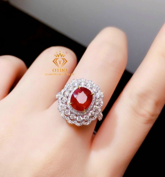 No heat - 3.248 Carat Ruby Pieon's Blood Myanmar 