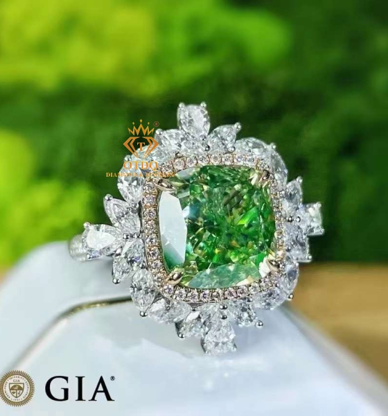 Nhẫn KC Xanh Green 8 Carat GIA  Fanncy Brownish Greenish Yellow 