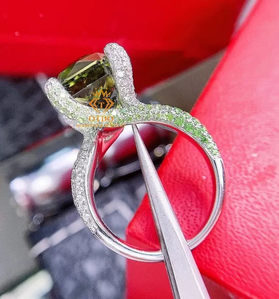 Nhẫn Green Tourmaline 11.32 Carat Luxury 