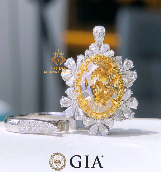 Siêu phẩm 2 in 1 - Nhẫn kết hợp Mặt Dây - Kim Cương Vàng Thiên Nhiên GIA 5.03 Carat 