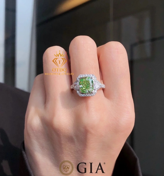 Nhẫn Nữ Kim Cương Xanh Green Thiên Nhiên - GIA 3.01 Carat 