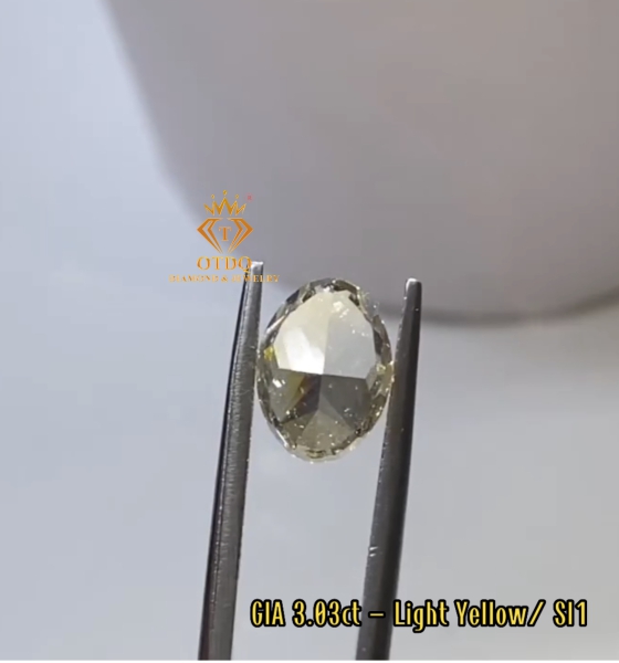 Kim Cương Vàng Thiên Nhiên - GIA 3.03 Carat Light Yellow 