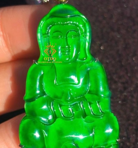 Mặt Dây Quán Thế Âm Jadeite Type A Myanmar 23.63 Gam