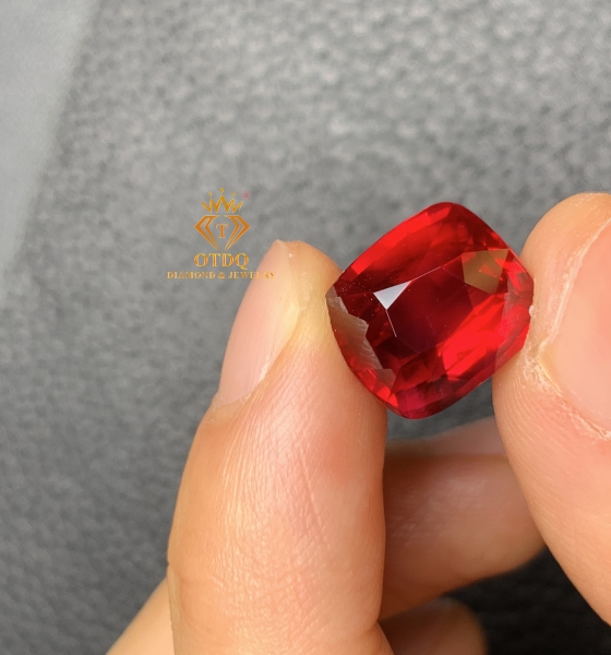 Ruby Mozambique 8 Carat Vivid Red (No heat) Top Víp