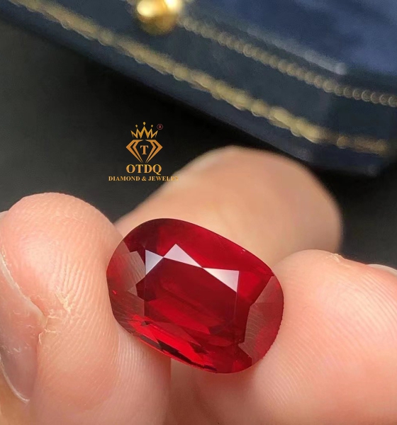Ruby Mozambique Vivid Red 10 Carat ( No heat )