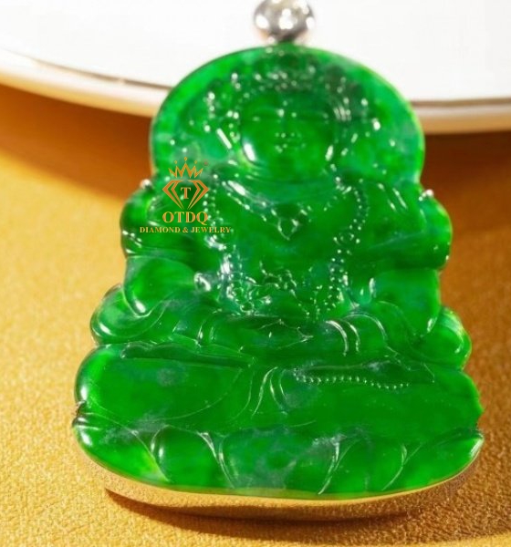 MẶT DÂY NGỌC PHÍ THÚY "THÁNH MẪU" Jadeite Type A Myanmar Super Vip