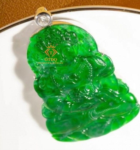 MẶT DÂY NGỌC PHÍ THÚY "THÁNH MẪU" Jadeite Type A Myanmar Super Vip