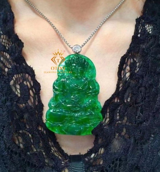 MẶT DÂY NGỌC PHÍ THÚY "THÁNH MẪU" Jadeite Type A Myanmar Super Vip