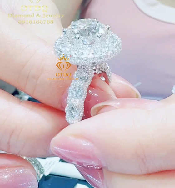 Nhẫn HALO NỮ HOÀNG 9 li LUXURY Thời thượng SIÊU HÓT